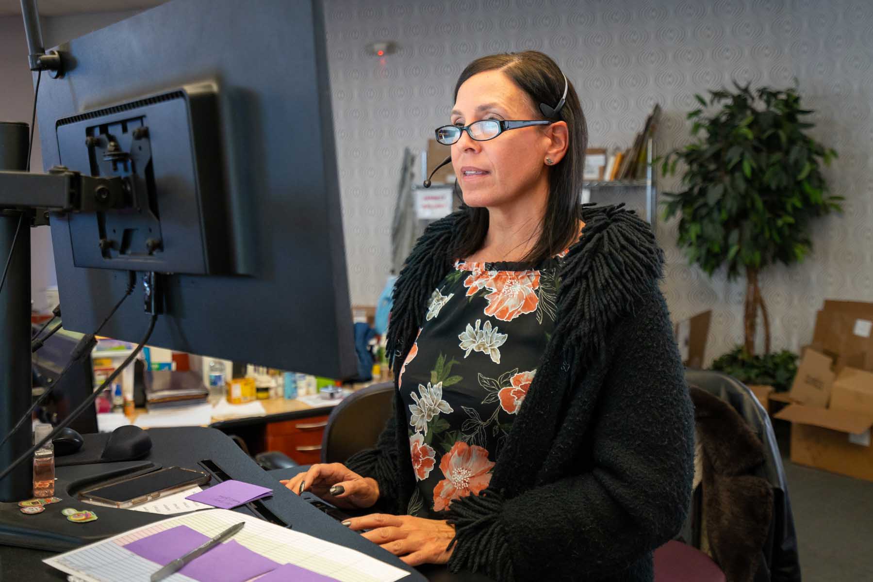Frain Sales Engineer conducting technical consultation